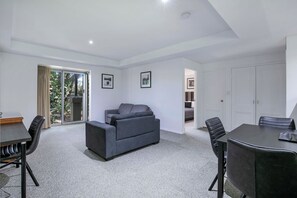 Apartment, 2 Bedrooms | Living area