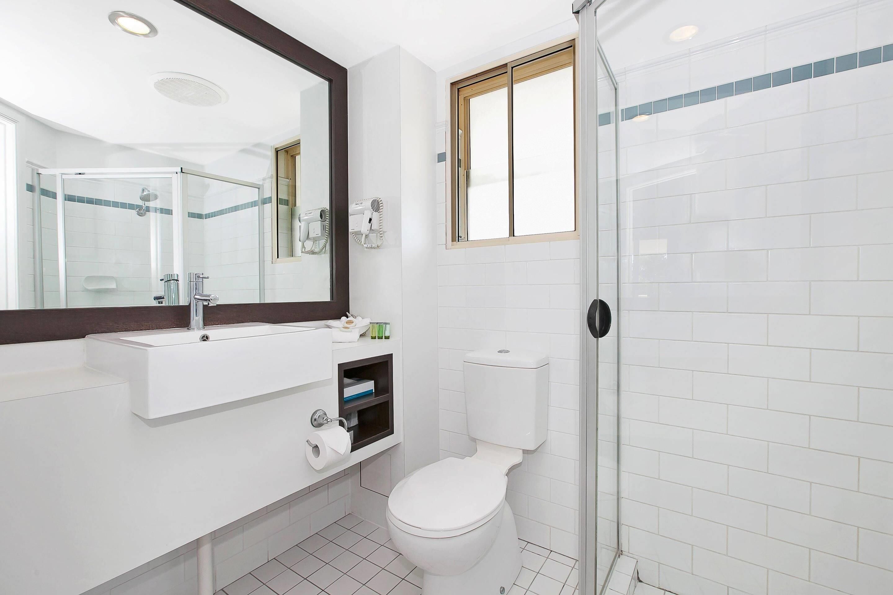 Minibar, Schreibtisch, schallisolierte Zimmer, Bügeleisen/Bügelbrett