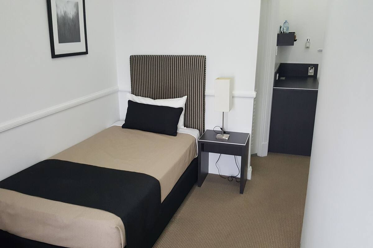 Studio (Studio Single Room) | Minibar, skrivebord, lydisolert og strykejern/-brett