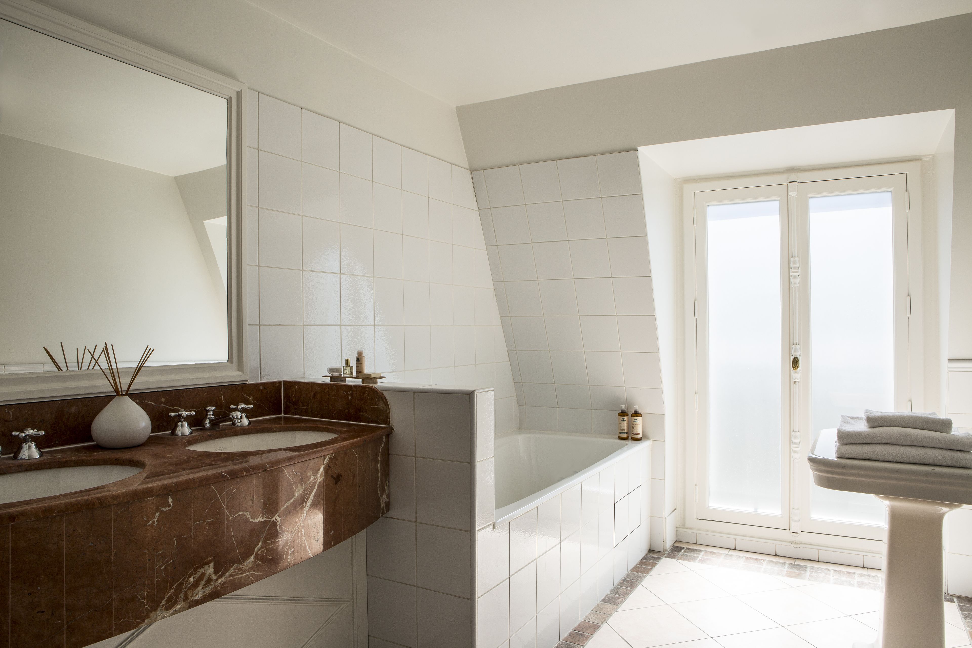 junior suite - vue paris | bathroom | free toiletries, hair dryer, towels