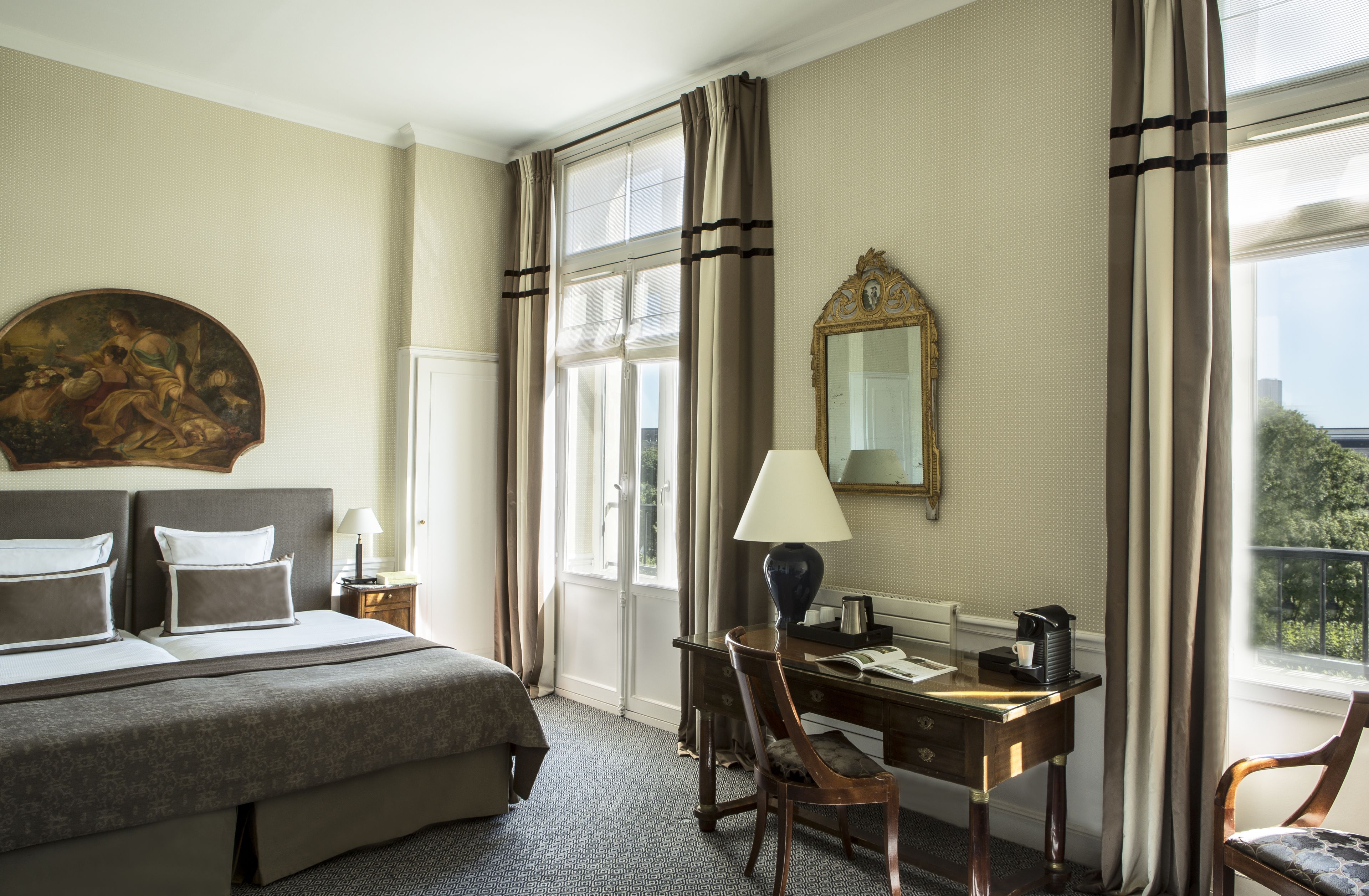 junior suite - vue paris | in-room safe, individually decorated, desk, soundproofing
