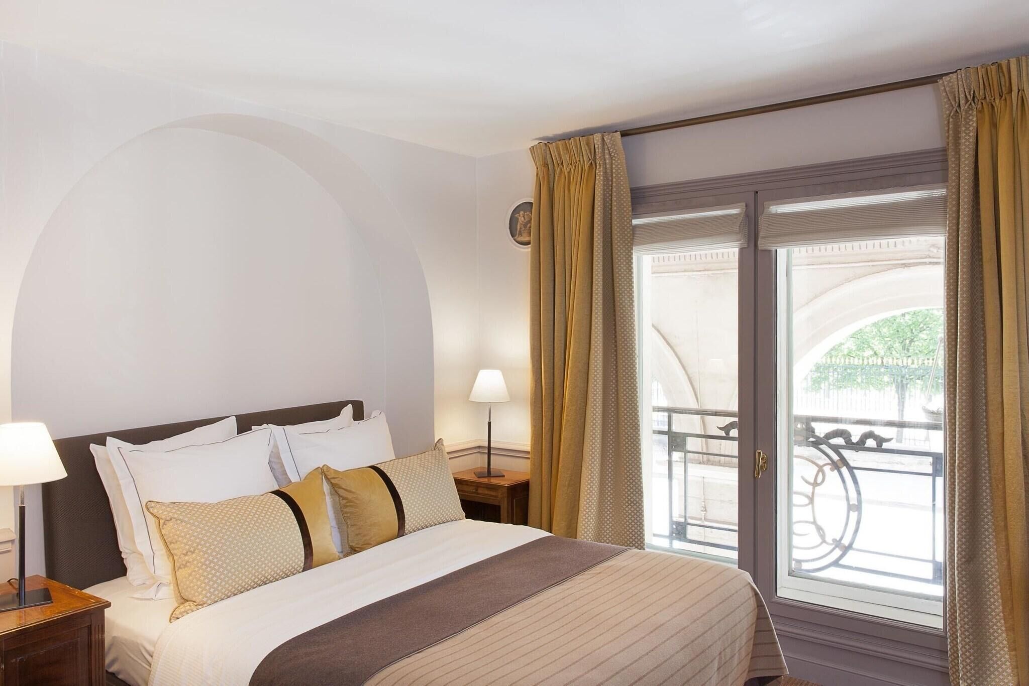 Coffres-forts dans les chambres, décoration personnalisée, bureau