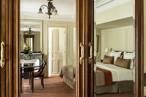 Superior Room | Zimmersafe, individuell dekoriert, Schreibtisch, schallisolierte Zimmer
