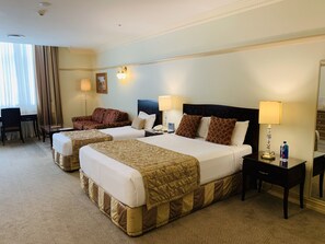 Ropa de cama de alta calidad, colchones con pillow-top y minibar 