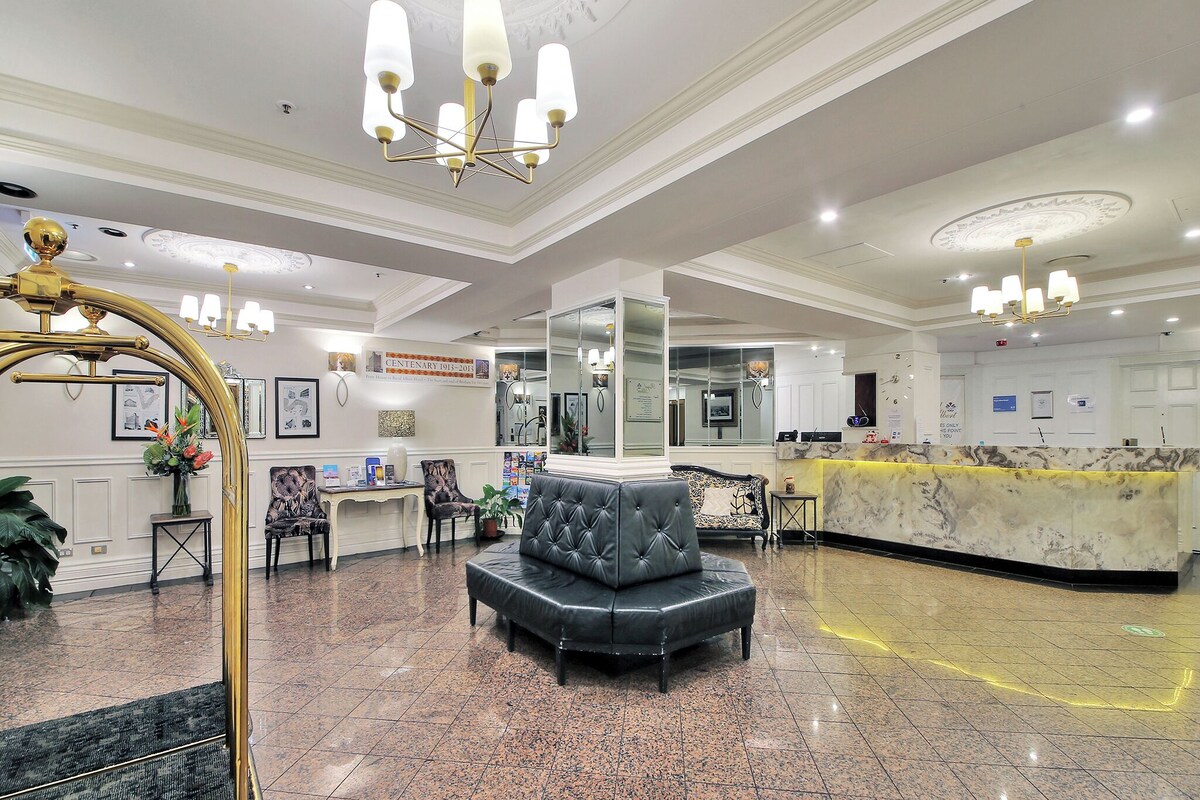 Royal Albert Hotel