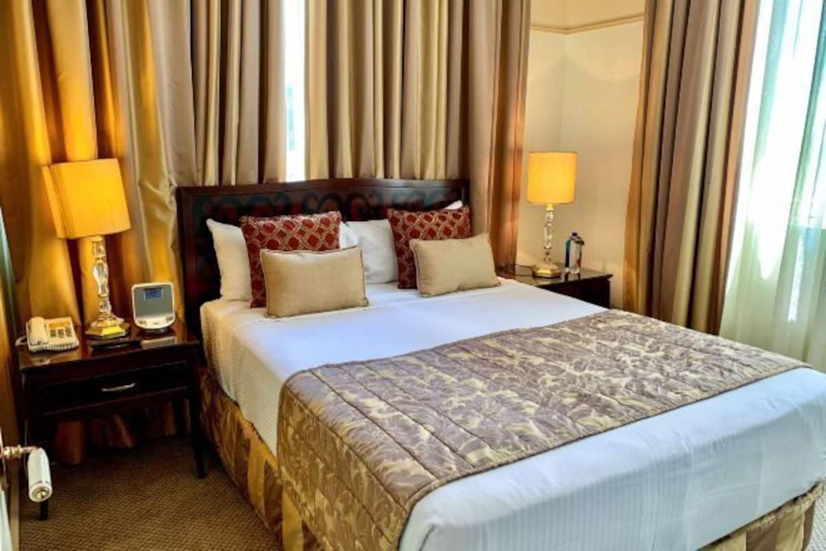 Premium bedding, pillow-top beds, minibar, in-room safe