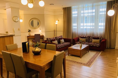 Sub-Penthouse Apartment | Living room
