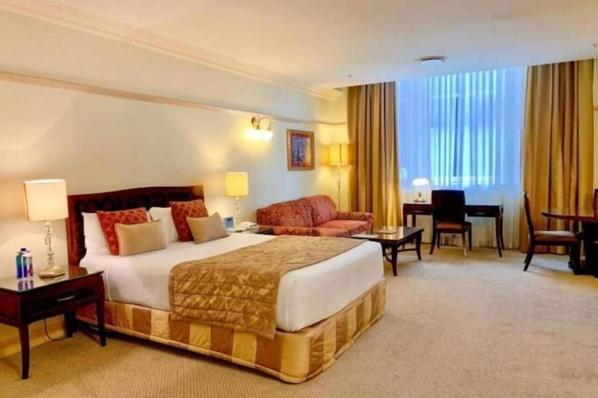 Premium bedding, pillow-top beds, minibar, in-room safe