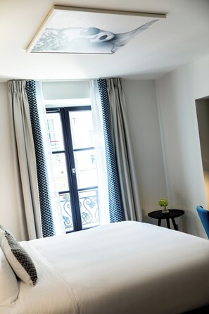 Room, 1 Queen Bed | Bathroom