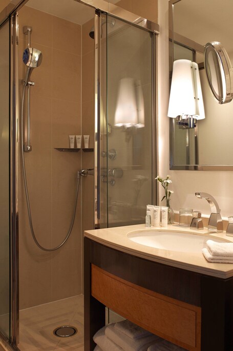 Renaissance Paris Vendome Hotel - Image 11
