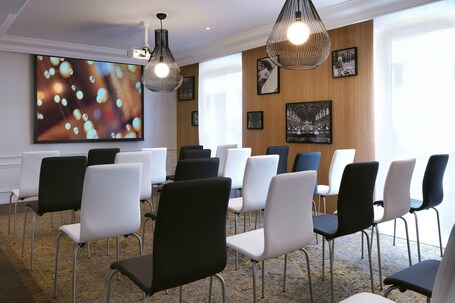 Renaissance Paris Vendome Hotel - Image 32