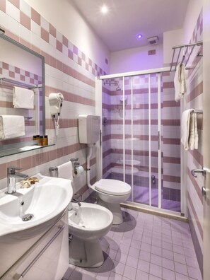 Shower, rainfall showerhead, free toiletries, hair dryer