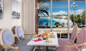 Daily continental breakfast (EUR 22 per person) - Hôtel Suisse (Nice)