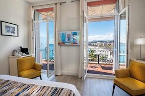 Suite, Balcony, Sea View | 1 bedroom, Select Comfort beds, minibar, in-room safe - Hôtel Suisse (Nice)