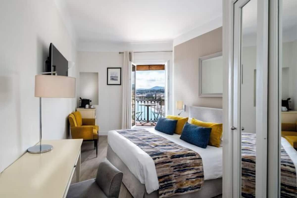 1 bedroom, Select Comfort beds, minibar, in-room safe