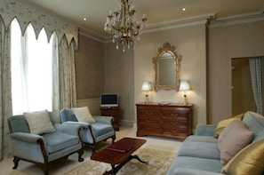 Suite | Living room | TV