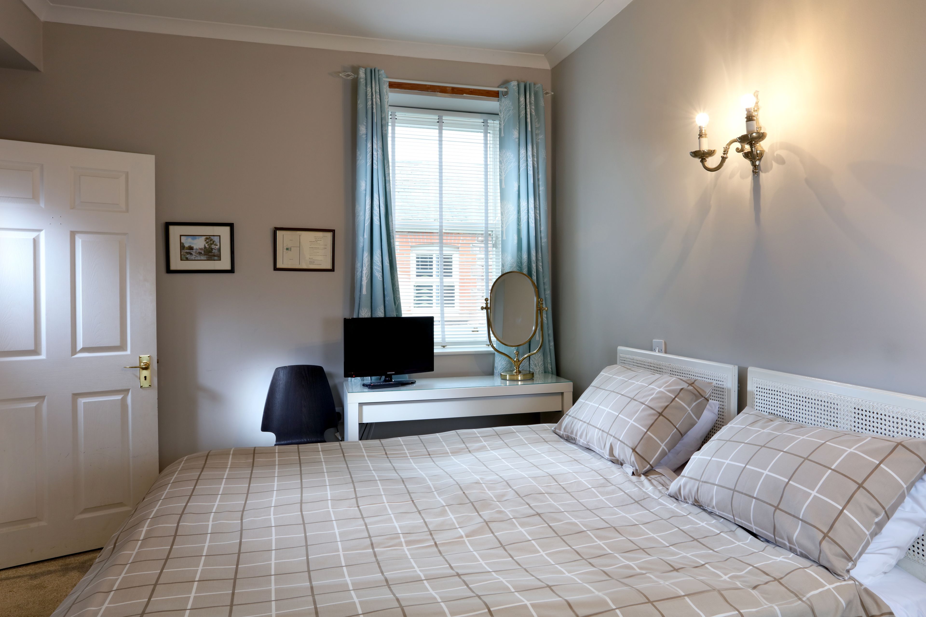 standard apartment, 1 queen bed, kitchen, courtyard view | individually decorated, individually furnished, iron/ironing board