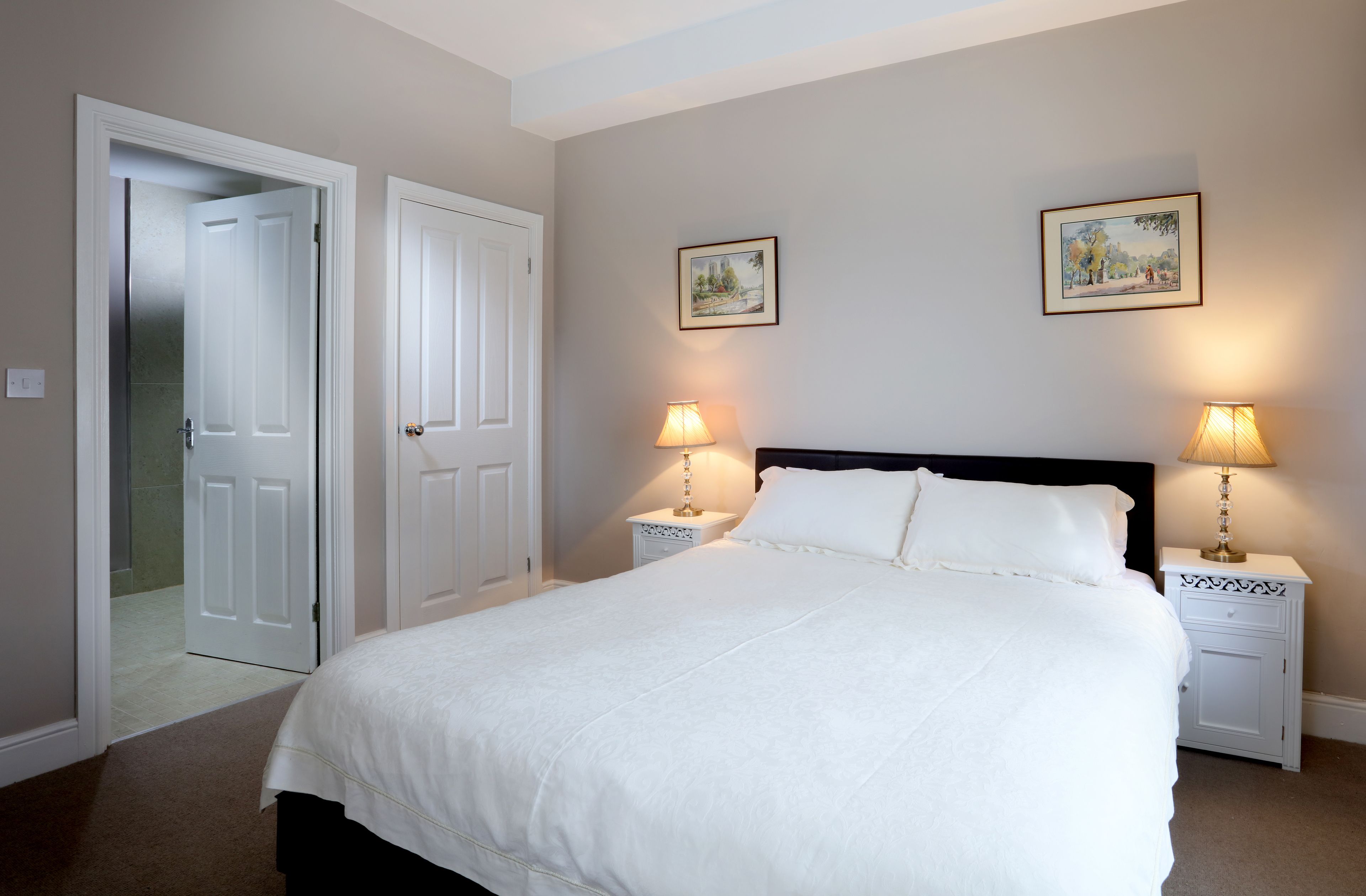 standard apartment, 1 queen bed, kitchen, courtyard view | individually decorated, individually furnished, iron/ironing board