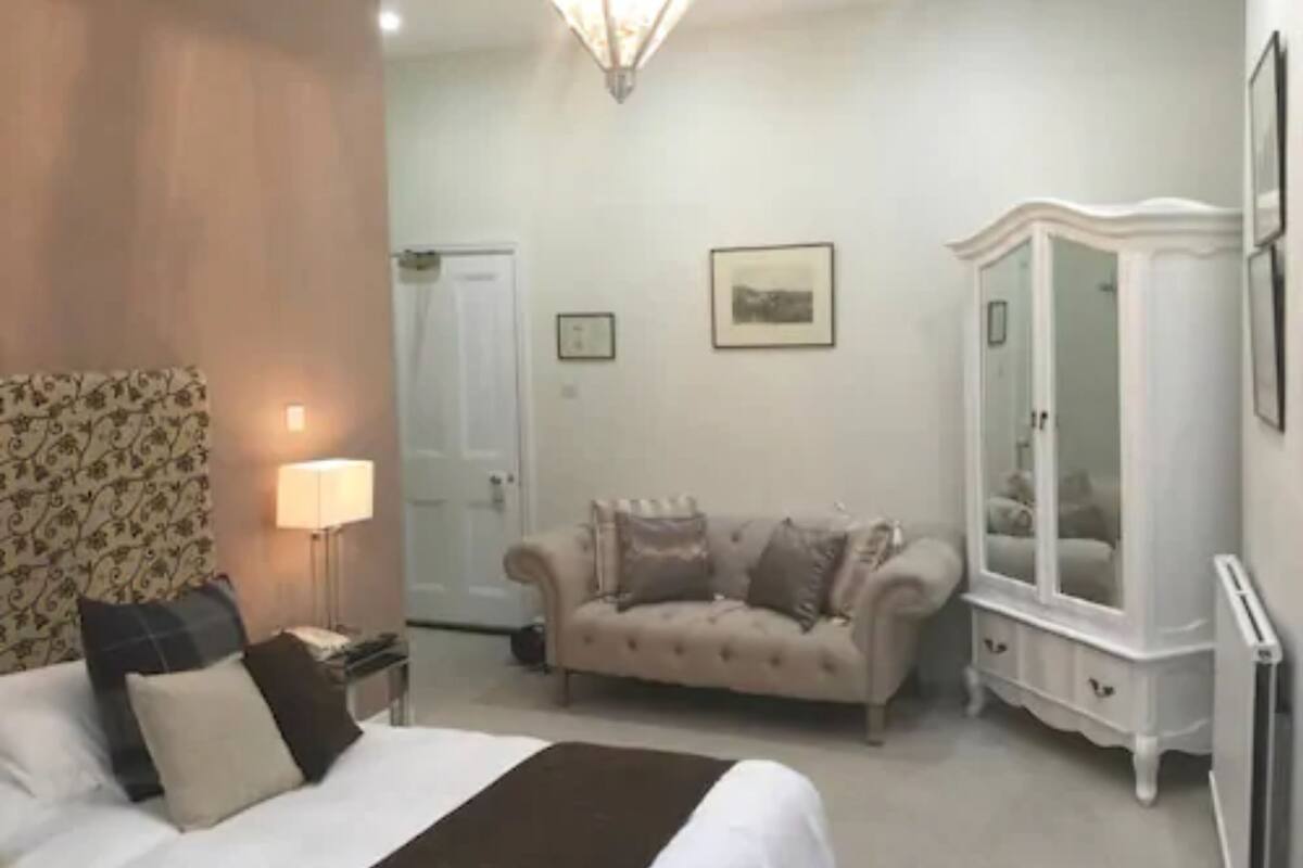 Luxury Double or Twin Room | Iron/ironing board (on request), cribs (surcharge)