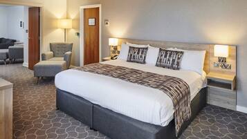 Suite, 1 King Bed | Hypo-allergenic bedding, desk, iron/ironing board