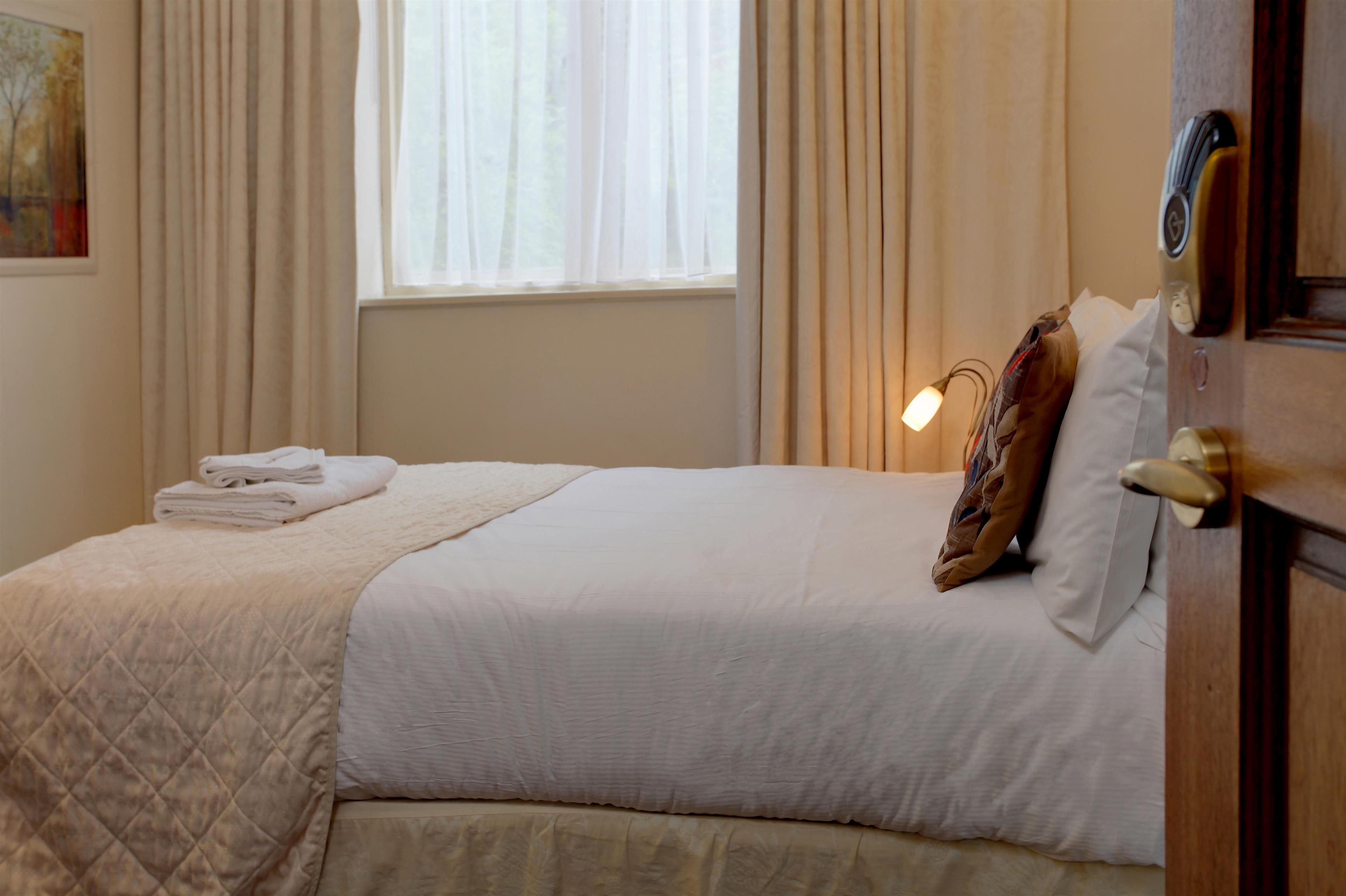 Dbl- double room (дабл рум). Double room hotel. Китай люкс отель фото. Dbl- double room (дабл рум). Double room with double bed.