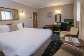 In-room safe, desk, iron/ironing board, rollaway beds - Weston Hall Hotel, Sure Hotel Collection by Best Western (Bedworth)