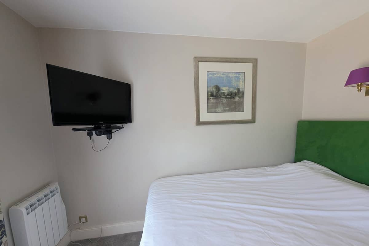Egyptian cotton sheets, Select Comfort beds, desk, soundproofing