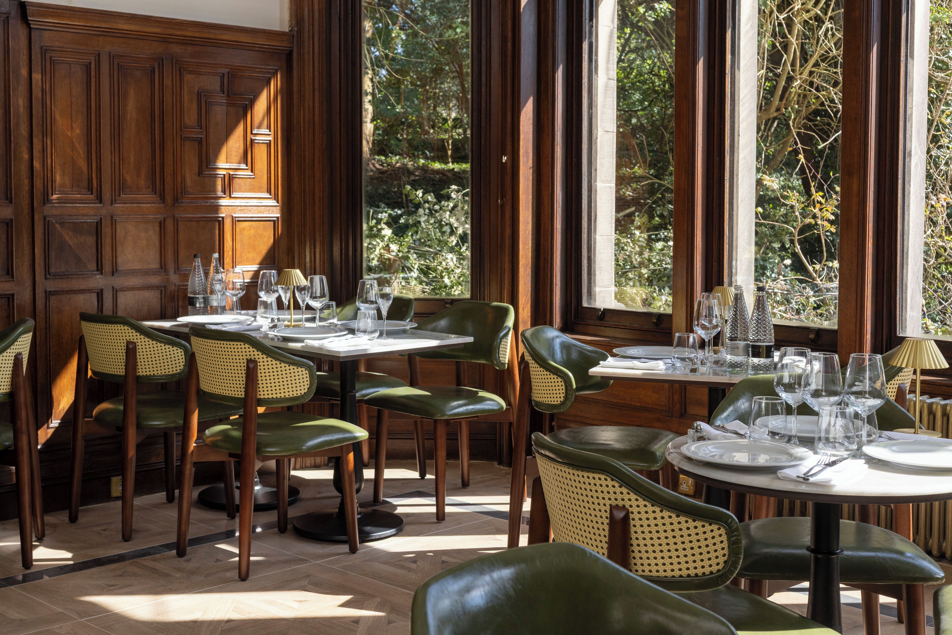 Frühstück, Mittagessen, Abendessen, Blick auf den Garten 