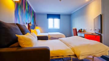 Family Room, 1 Double Bed with Sofa bed | Desk, laptop workspace, blackout drapes, iron/ironing board