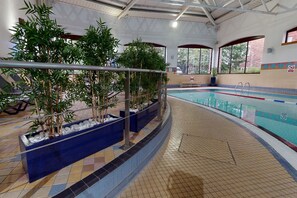 Indoor pool, sun loungers