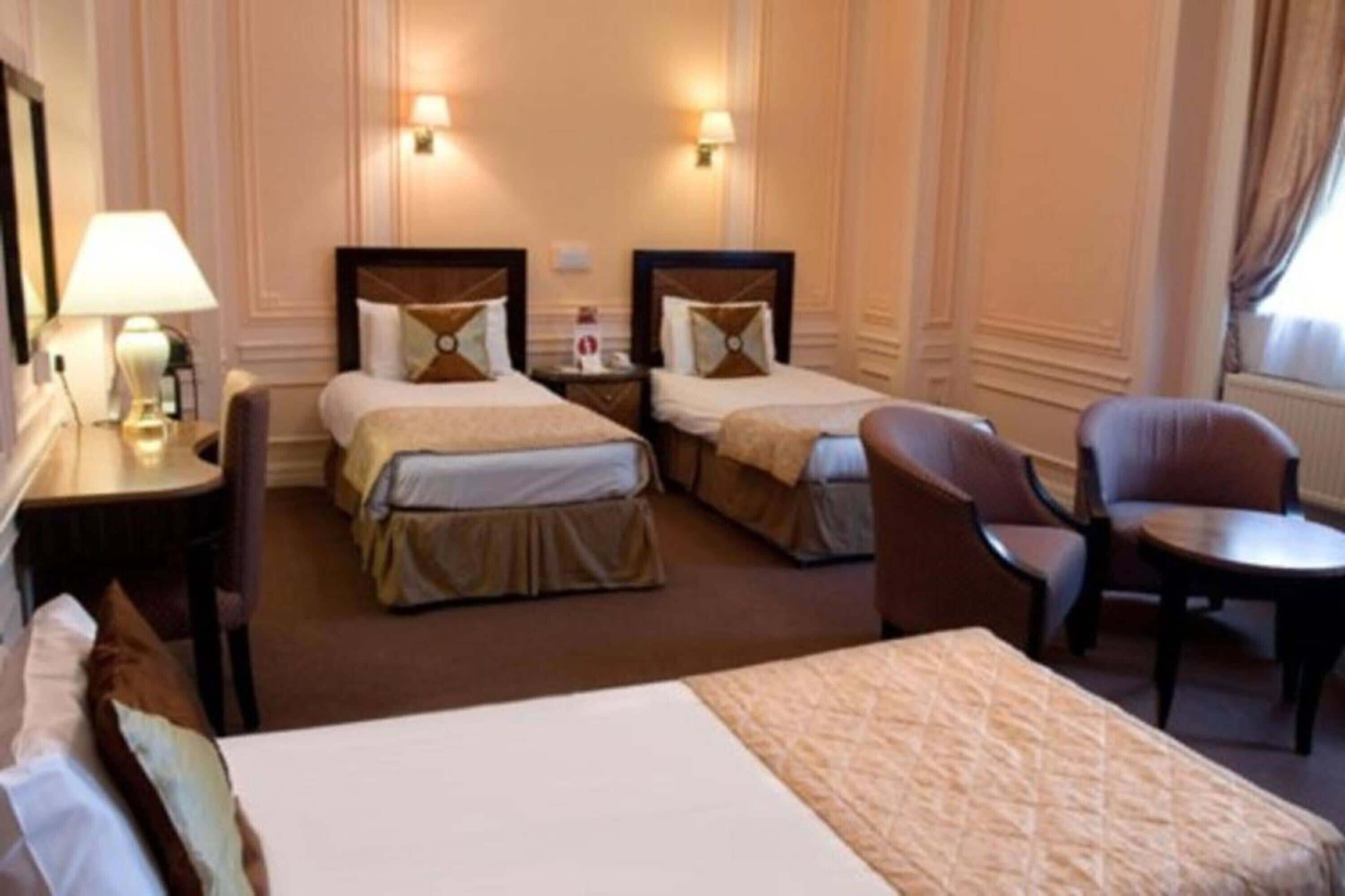 Photo - Adelphi Hotel