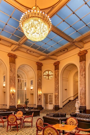 Coin salon dans le hall
