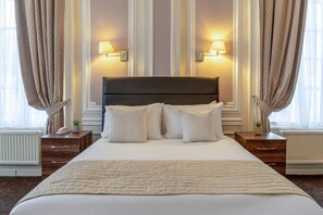 Executive-Doppelzimmer | Individuell dekoriert, individuell eingerichtet, Schreibtisch