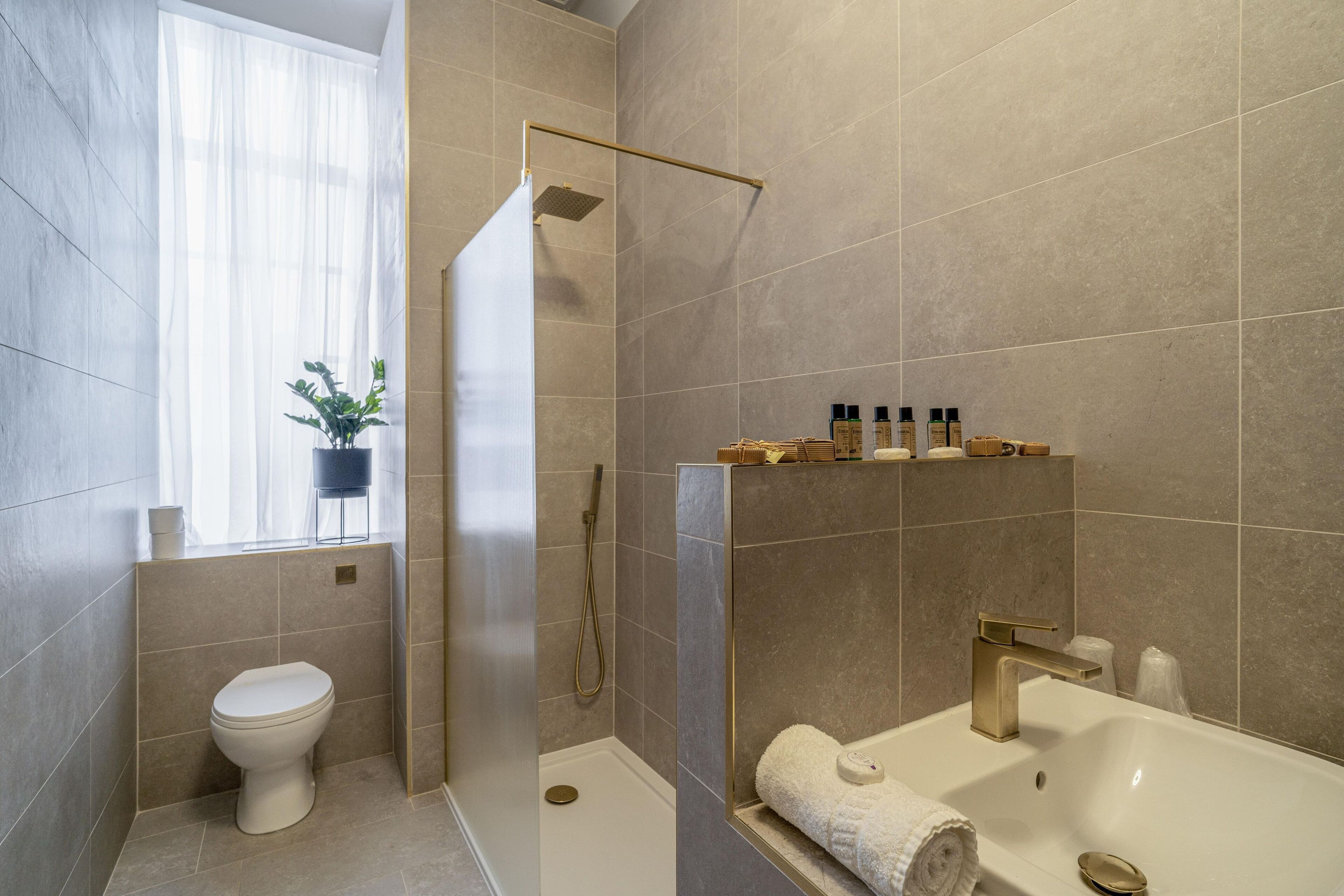 Photo - Adelphi Hotel