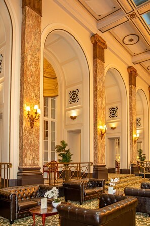 Coin salon dans le hall