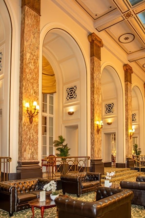 Coin salon dans le hall