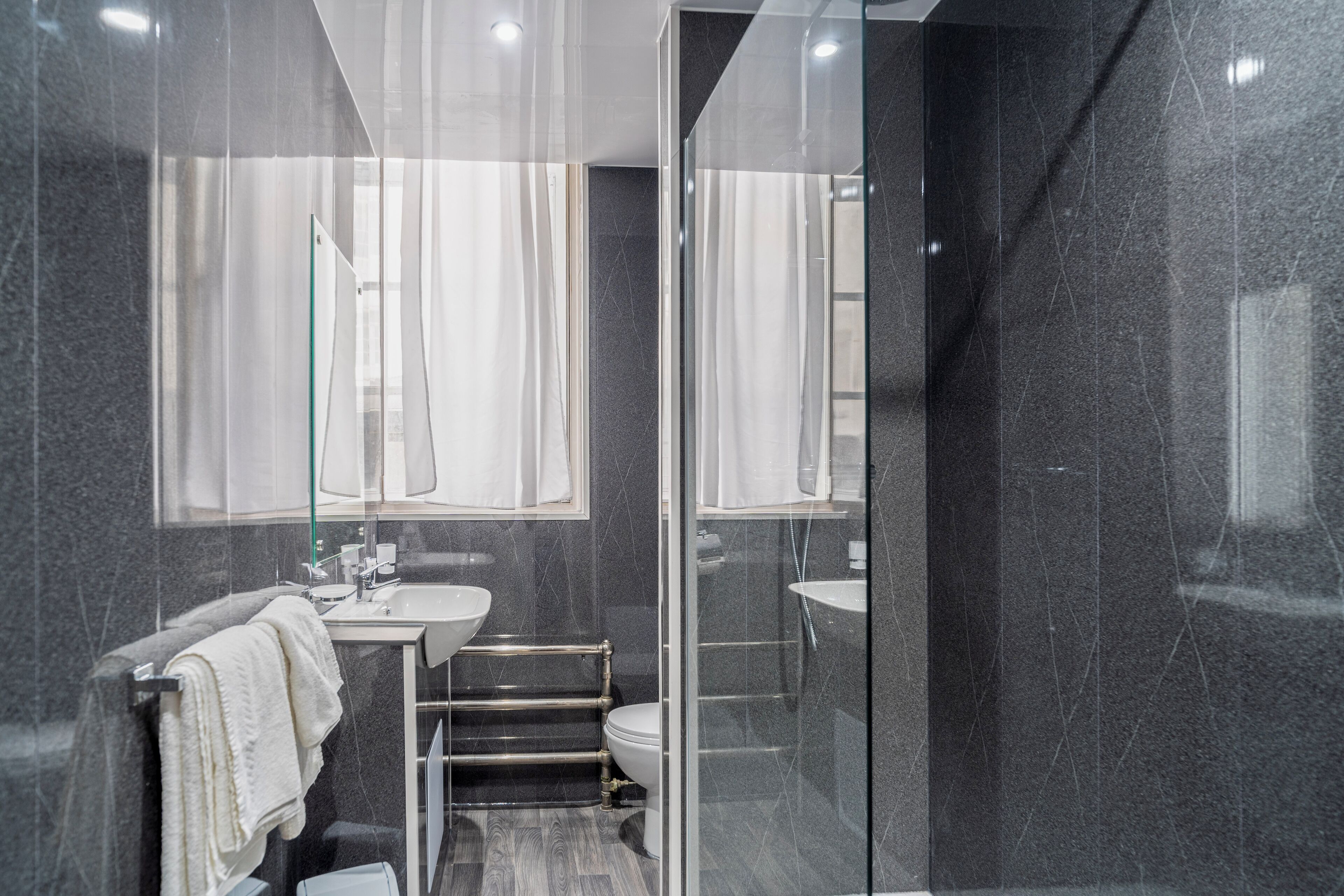 Photo - Adelphi Hotel