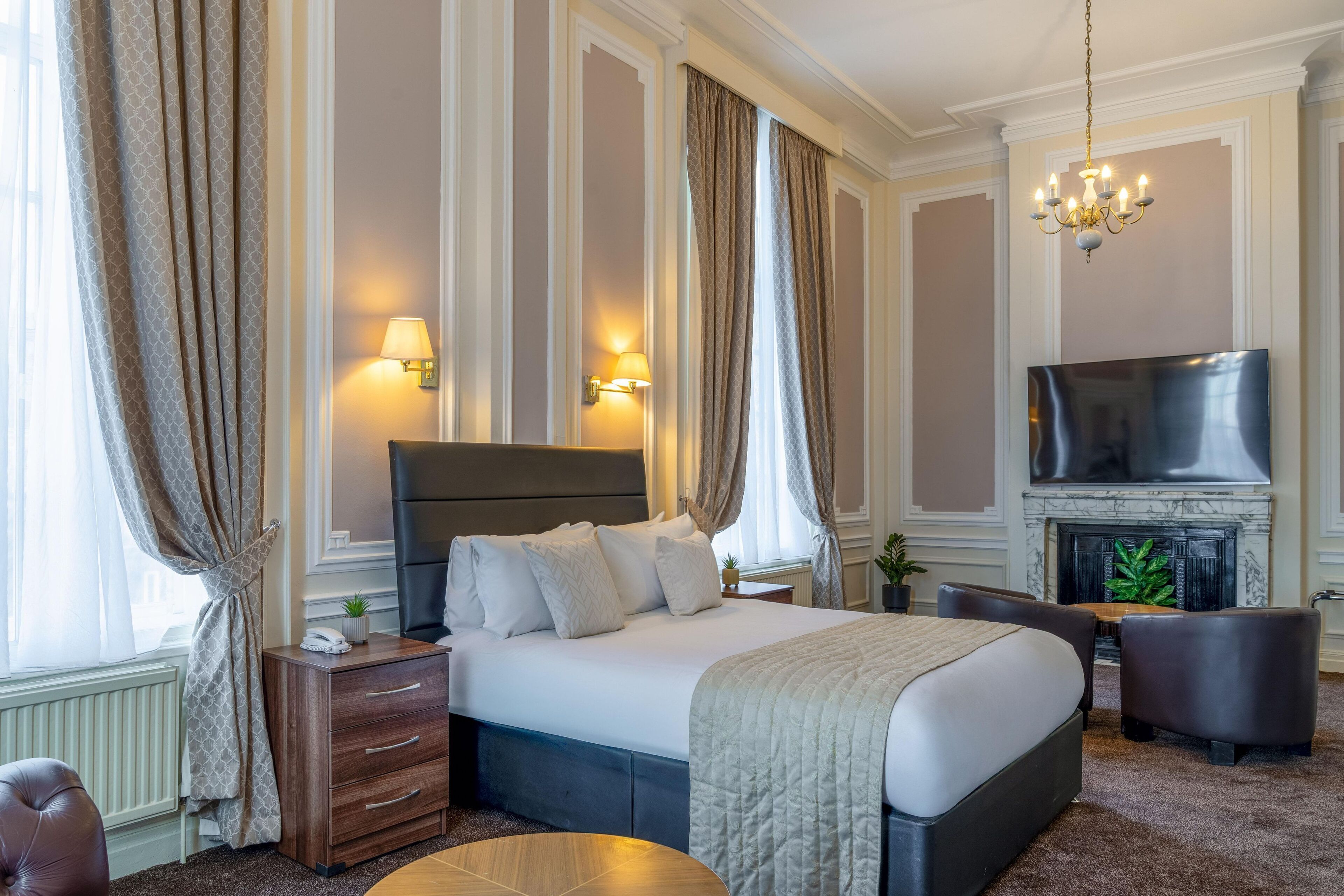 Executive Double Room | Individually decorated, individually furnished, desk, iron/ironing board