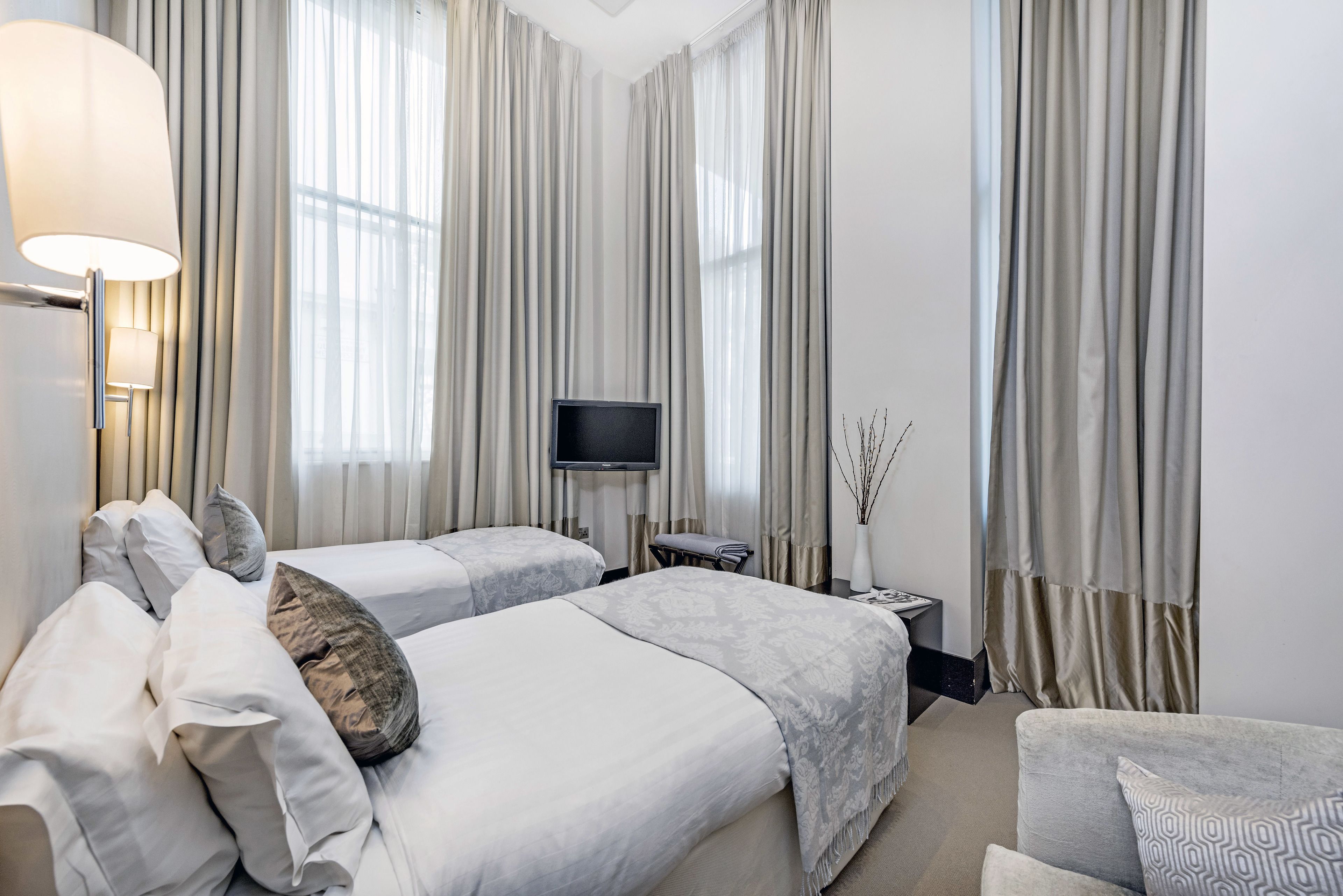 Appartement Deluxe, 2 chambres (2 Bathrooms) | Literie de qualité supérieure, coffres-forts dans les chambres, bureau