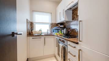 Superior Apartment, 2 Bedrooms, 1 Bathroom | Private kitchen | Full-size fridge, microwave, oven, stovetop