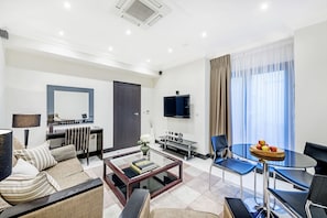 Standard Apartment, 1 Bedroom (Lower Ground Floor) | Salle de séjour