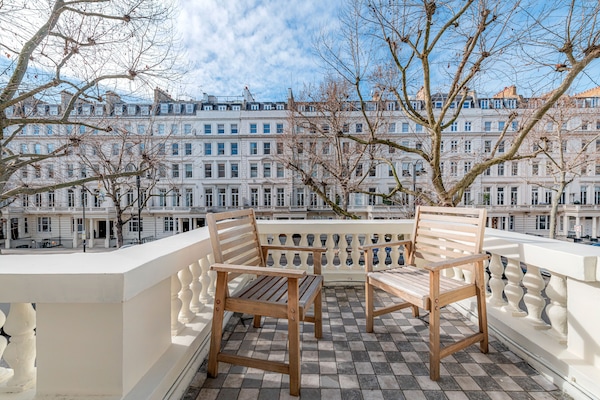 One Bedroom Deluxe with Balcony | Balcony