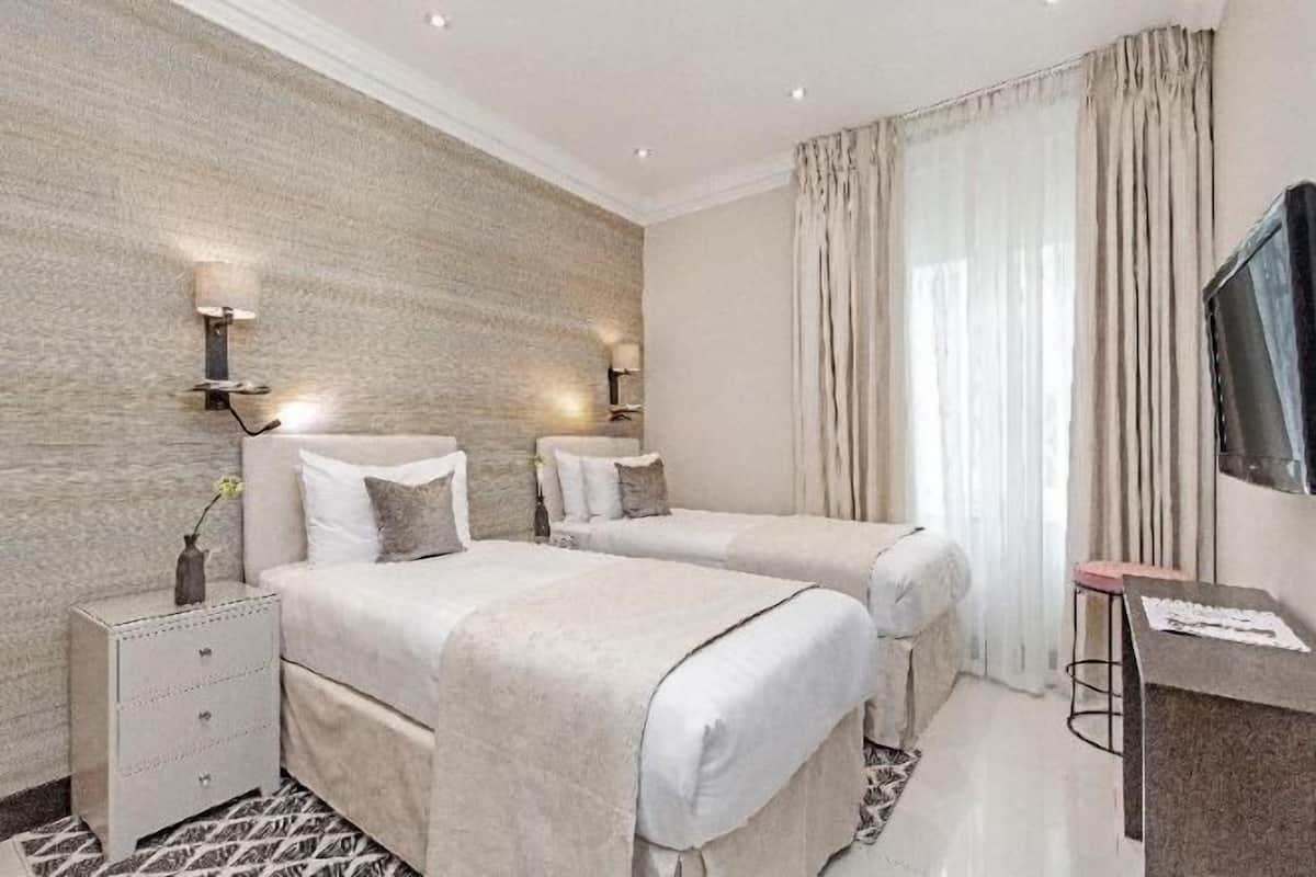 1 quarto, roupas de cama premium, cofres nos quartos, escrivaninha