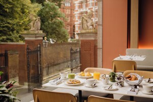 Desayuno inglés todos los días (con cargo)