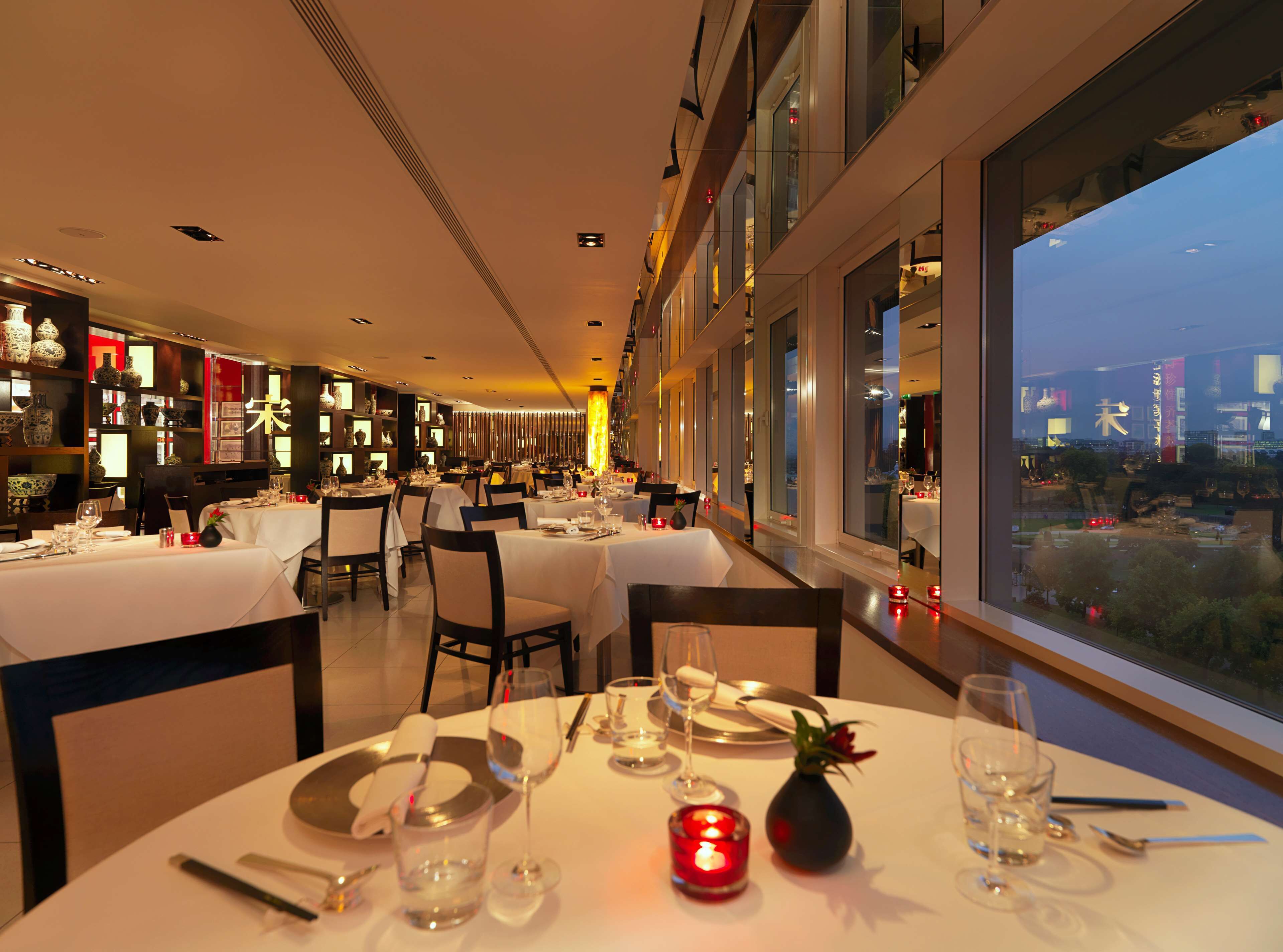 2 restaurants, breakfast served