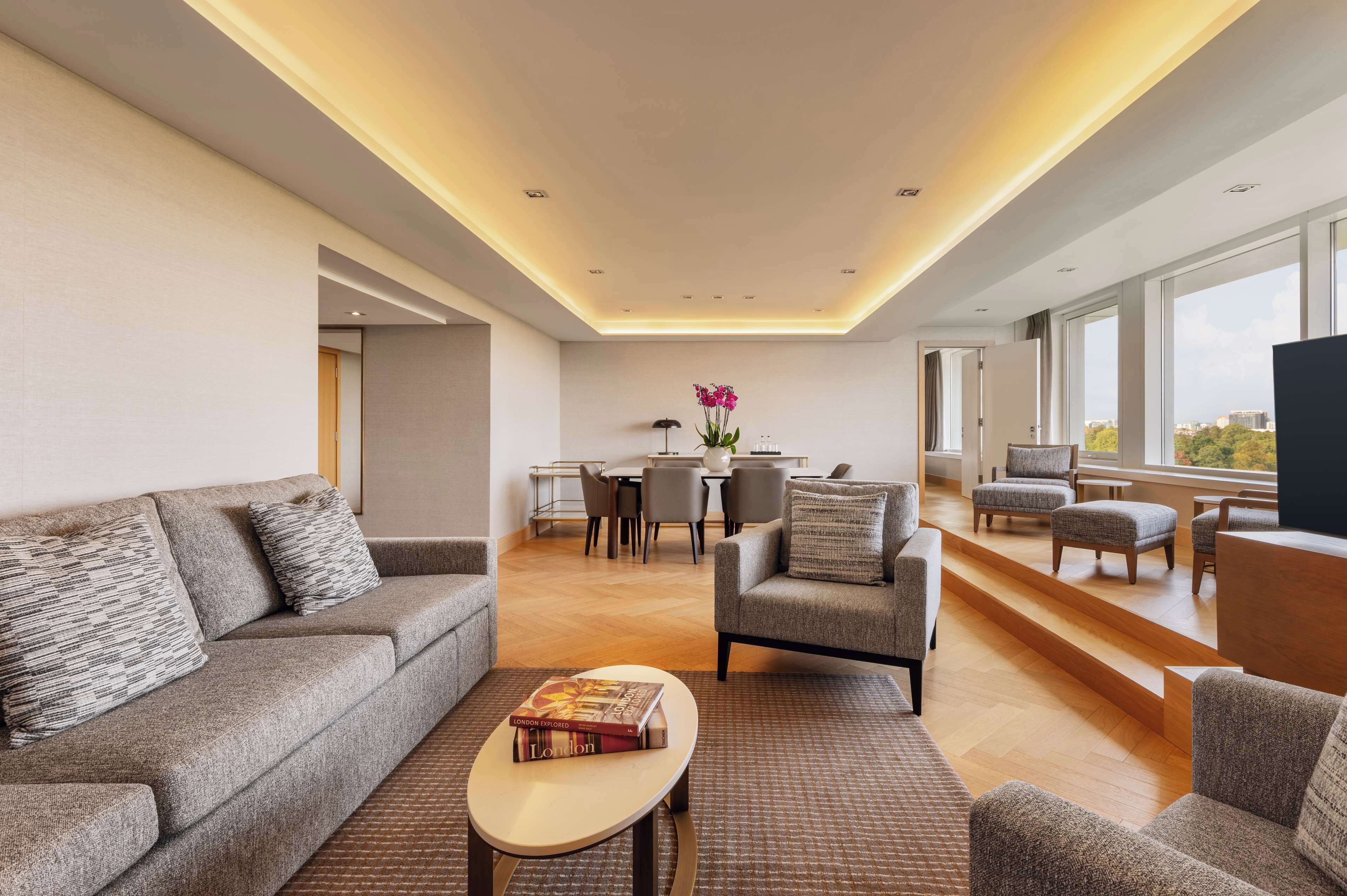 Photo - Royal Garden Hotel
