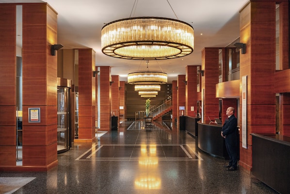 Concierge desk - Royal Garden Hotel (London)