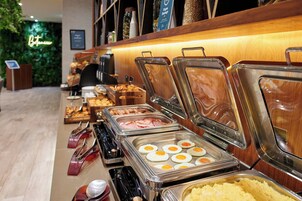 Daily English breakfast for a fee