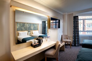Twin Room | 1 bedroom, in-room safe, desk, iron/ironing board