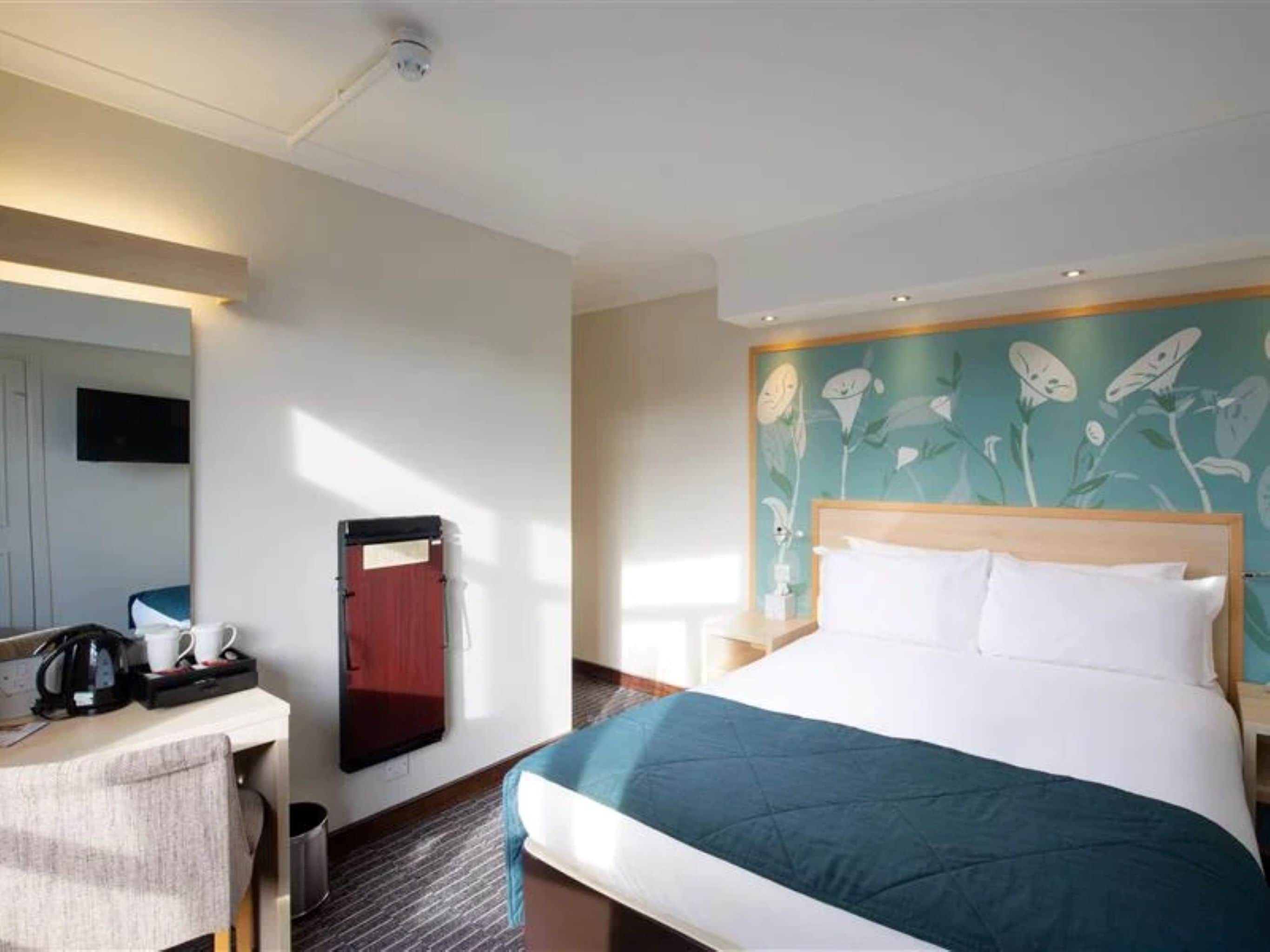 In-room safe, desk, iron/ironing board (on request), WiFi (free)